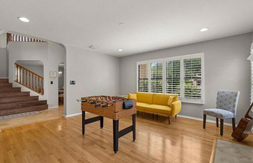 French Country Charm with Pool and Mountain Views - Foto 12