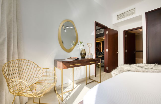 Maison Privee - Radiant Urban Retreat with Iconic Burj Khalifa Vws - Photo 7