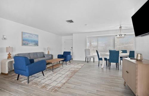 Venice Lakefront Pool Home - Photo 2