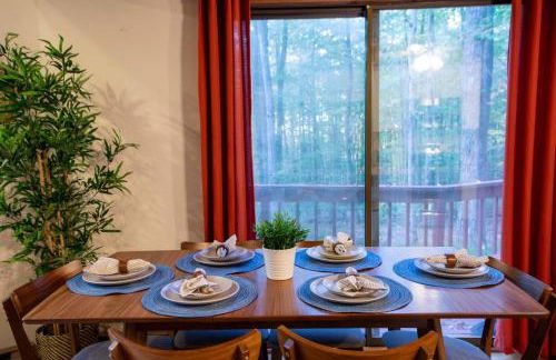 Hot Tub & Fire Pit: Cozy Pines Chalet in Poconos - Foto 12