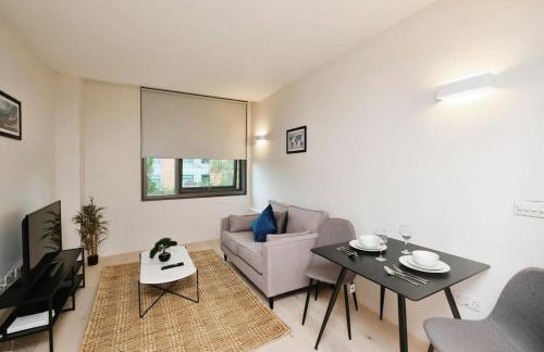 Modern 1 Bed Apt Bracknell- with parking - Photo 4