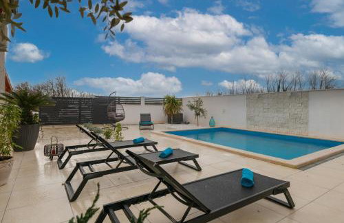 Home story - Photo 1