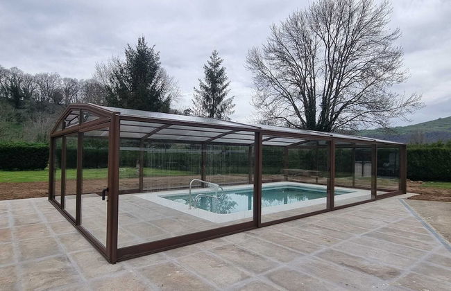 Piscina climatizada y cubierta 365 dias en Casa Rural con Encanto El Puentuco una de las casas mas valoradas de Cantabria - Foto 2