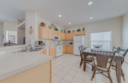 Magic on Magnolia - Private Family Villa with Pool - Sleeps 8 - Near Disney - Foto 7