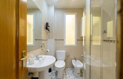 Amplio Piso en Madrid Centro con Vistas al Templo de Debod - Photo 4