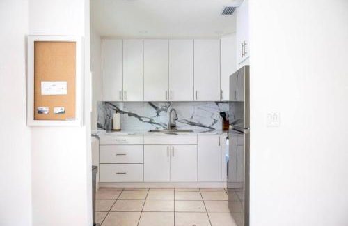 Coral Gables Home with POOL Near Airport. King beds - Foto 18