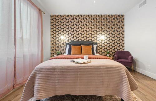 Stone Flora 2BR Condo Near Downtown and Bay - Photo 11