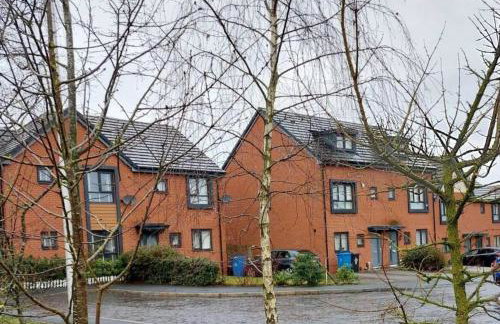 Runcorn - House - Sleeps 6 - Parking - Garden - Foto 16