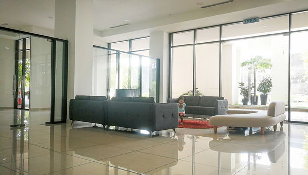 Coin salon dans le hall