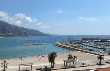 Refurbished apartment in the Old Town, steps from the beach - Foto 14