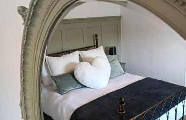 3 Bed Countryside Cottage in Harrogate with free parking and strong wifi - Photo 23