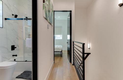 Modern Luxe Retreat Six-Bedroom - Photo 36