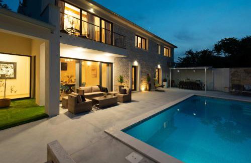 Designer Villa Simone - Modern & Heritage Style with Office - Foto 73