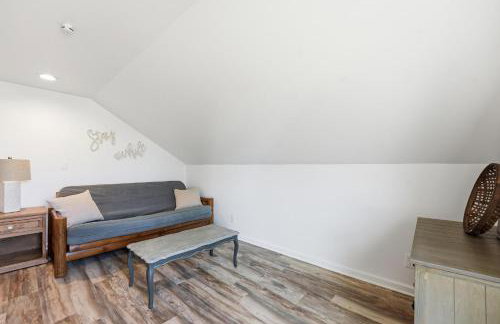 Renovated 1950s Barndominium Pet-Friendly & Modern - Foto 16