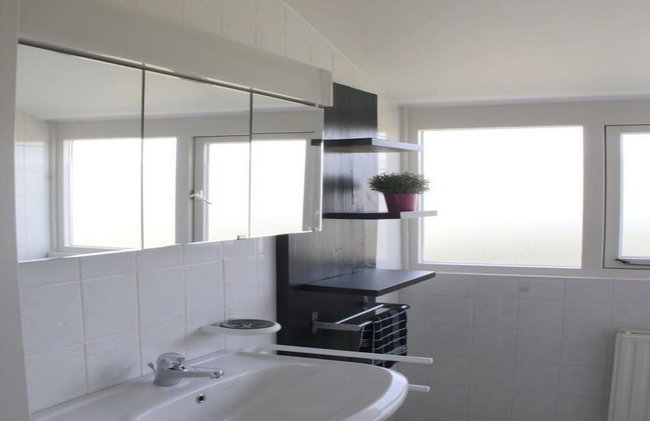 Appealing Bungalow With Garden - Photo 42