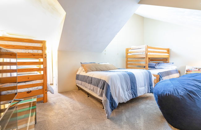 Seven Springs 2BR Loft Premium Condo, sleeps 11! by RedAwning - Foto 3