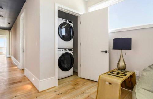 New Modern Waterfront Home w Saltwater Pool - Foto 19