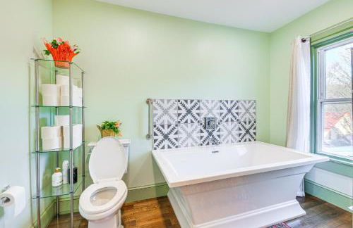 18 Mi to Skiing Colorful Home in Springfield! - Photo 15