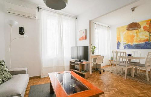 Bright cozy 2BD - OPERA area - Photo 6