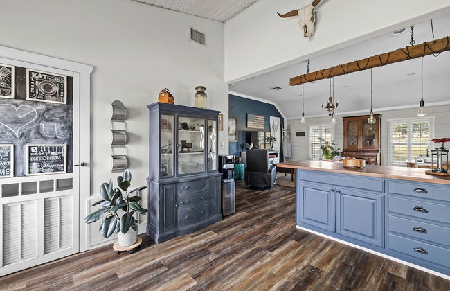 Kingsby Cottage - 1BR & Mountain Views - Photo 10