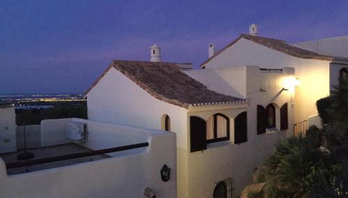 Beautiful 3 bedroom villa in the Golf and Sports paradise of La Manga Club - Foto 2