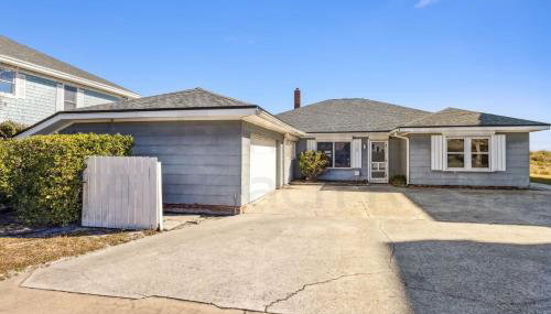 Charming Oceanfront Beach House by RedAwning - Foto 1