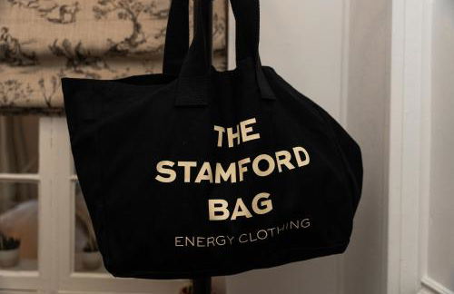 Central Stamford Apartment with private parking - Foto 16