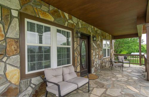 Hot Tub, Views & Game Room - 20 min to Downtown Asheville! - Foto 10