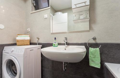 Apartment Navigatio with parking - Photo 36