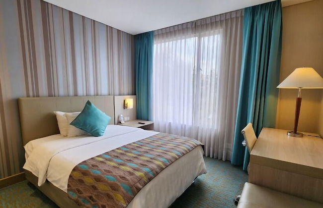 Hotel Plaza Suites - Photo 11