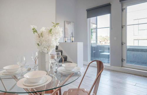 Beautiful 2BR Penthouse Ideal For Families By Charles Richardson ltd Short Term Rentals Couldson - Foto 13