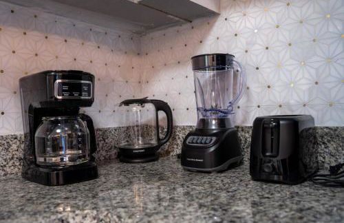 Ground 2 suites apartment near Intern Drive - Photo 3