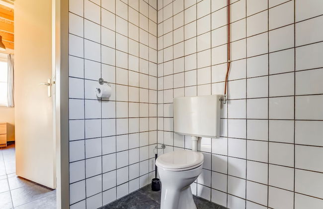 Charming Vacation Home With Terrace - Photo 16