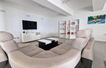 Azure Serenity Villa by LovelyStay - Foto 35