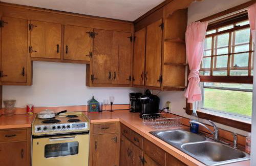 East Granby with AC and WiFi 3 minute to Bradley - Foto 45