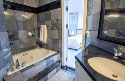 SWAYING PALM BEACH HOUSE Walk to Beach , Marina, Port, las Olas - Foto 25