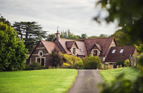 5 Bed in Worcester oc-75602 - Photo 1