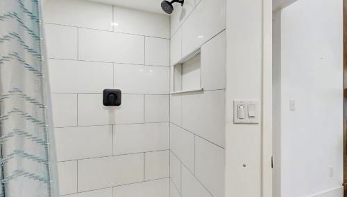 Home with Farmstyle Loft and Views, Mins to Dtwn - Foto 5