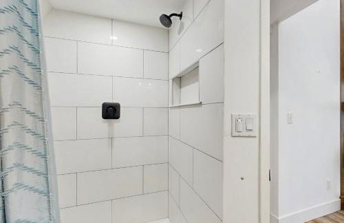 Home with Farmstyle Loft and Views, Mins to Dtwn - Foto 5