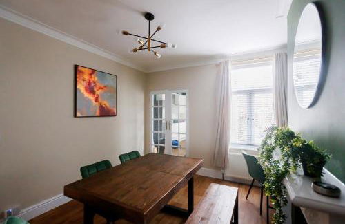 The Green House 3 Bed House - Contractors, Families, Close to city centre, Free Parking - Foto 5