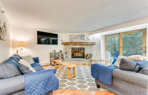 Renovated Ski-InandSki-Out Peru Condo at Bromley Mtn - Foto 1