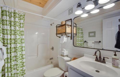 Beautiful Lake Keowee Home with Boat Dock and Fire Pit - Foto 27