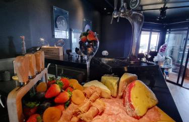 Morumbi, Apartamento Pub, SPA com hidromassagem, PISCINA Aquecida PRIVATIVA, LAREIRA, tudo que você precisa para descansar, trabalhar ou realizar aquela comemoração! Com total conforto e PRIVACIDADE! O Apt Nota 10 de SP! - Foto 3