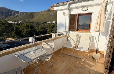 Ático con terraza y vistas al mar en primera línea - Foto 2