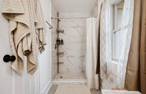 Pensacola Pad 1BR 1BA Modern - Foto 6