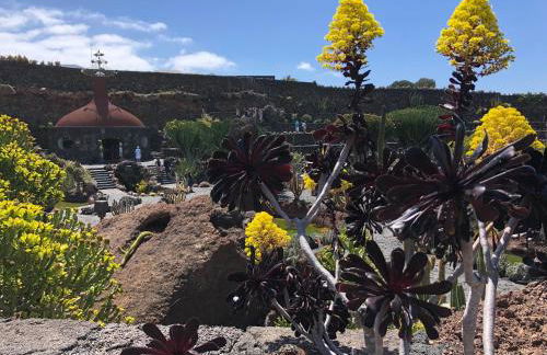 Casa Lili - Shared Pool - Close to Seafront Promenade - Sea Views from upper terrace - Foto 36