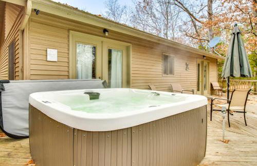 Serene Yellville Retreat with Hot Tub on 85 Acres - Foto 21