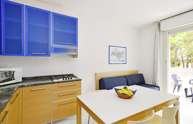 2 bedroom Apartment in Lignano Sabbiadoro with swimming pool and garden - Photo 4