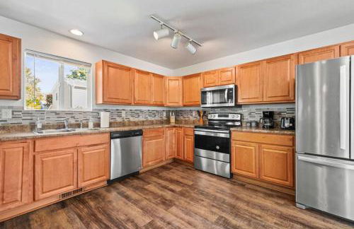 Spacious SIX Bedroom, Great Location - Foto 17