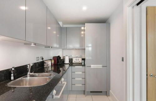 Beautiful Two-Bedroom Flat on the Riverside with Spectacular Views - Foto 10